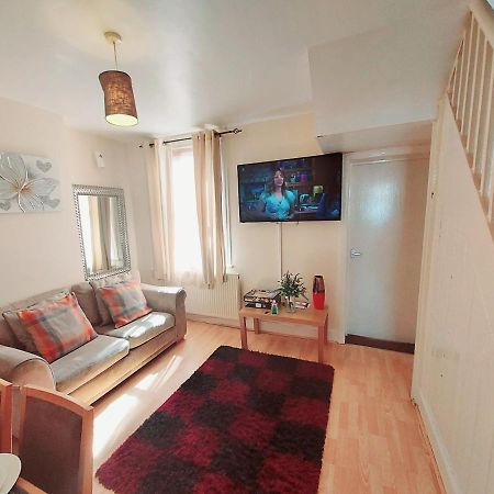 Cedar Villa - Perfect For Longer Stays Chatham  Extérieur photo