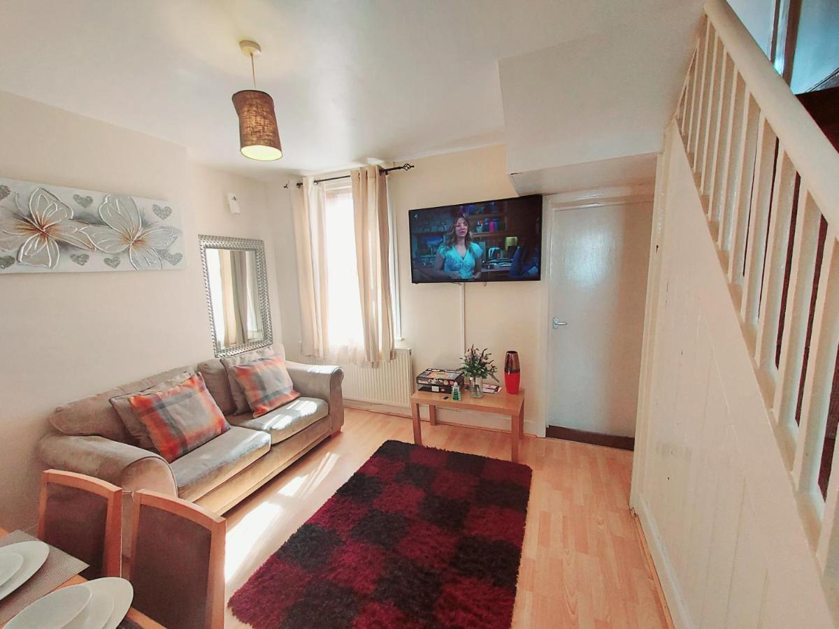 Cedar Villa - Perfect For Longer Stays Chatham  Extérieur photo