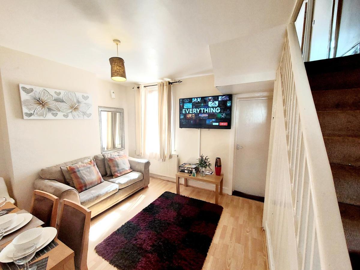 Cedar Villa - Perfect For Longer Stays Chatham  Extérieur photo