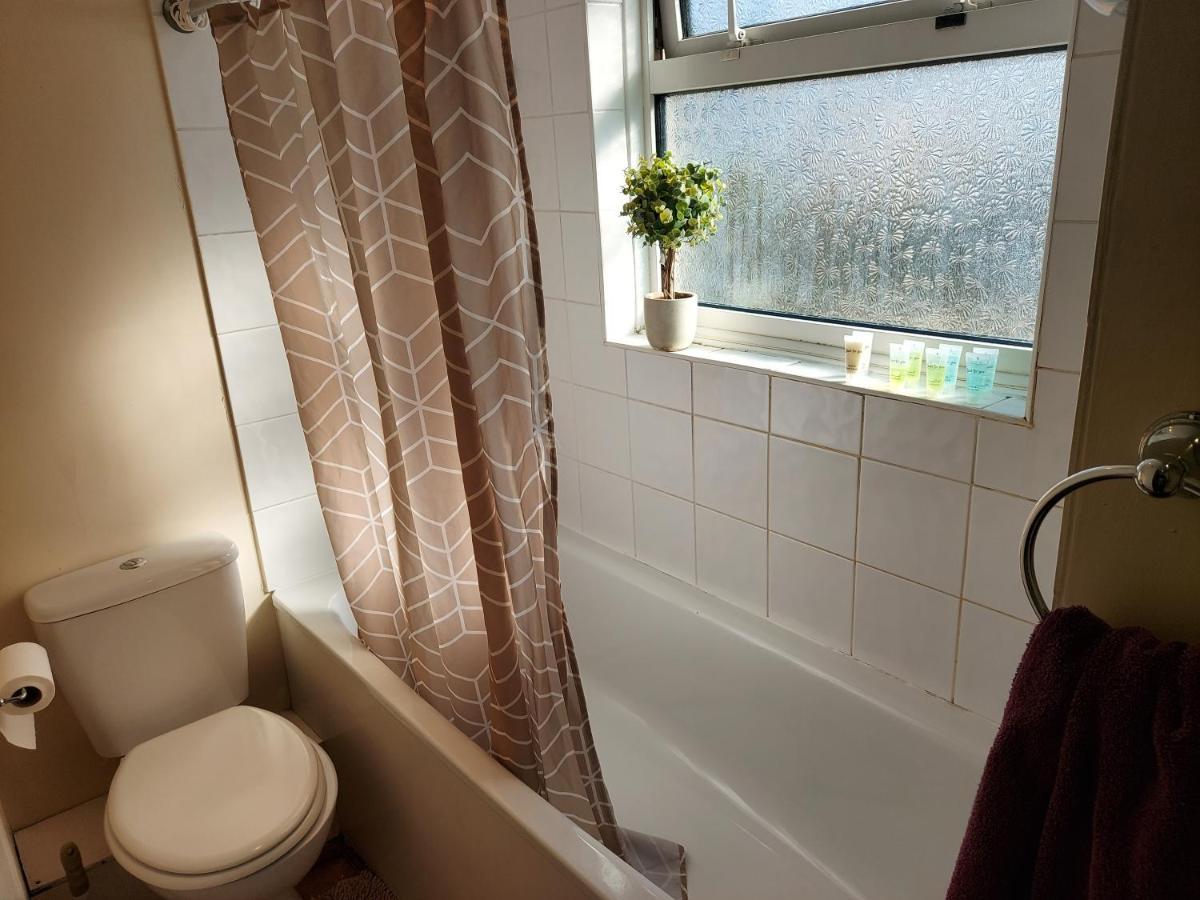 Cedar Villa - Perfect For Longer Stays Chatham  Extérieur photo